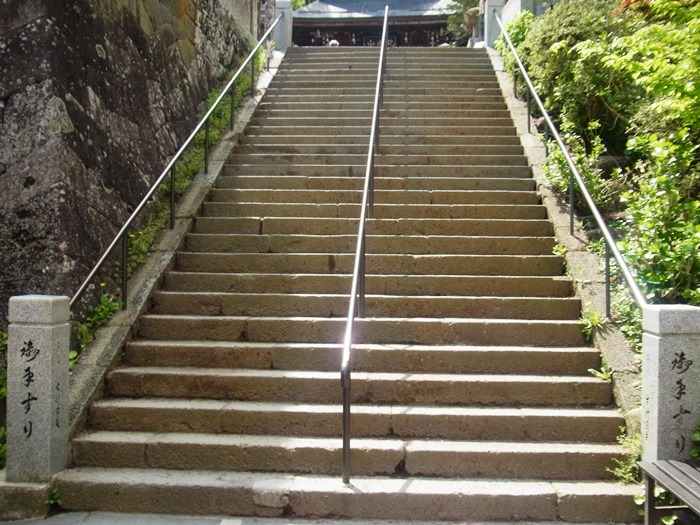 北向観音境内へ向かう階段（石段）